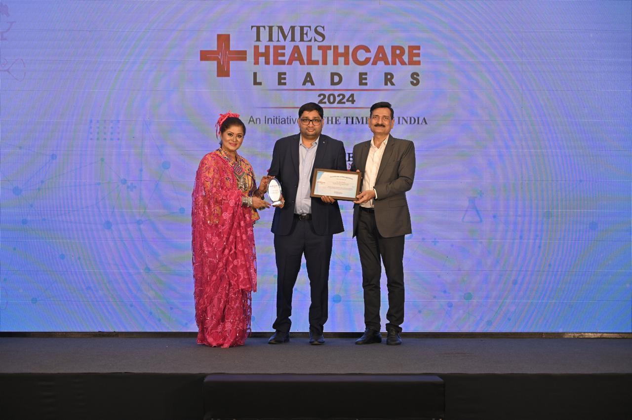 Dr. Nitin Singhal Honored with Service Excellence Award in Gastro, Gynae & Uro Onco Surgery by Times of India Group